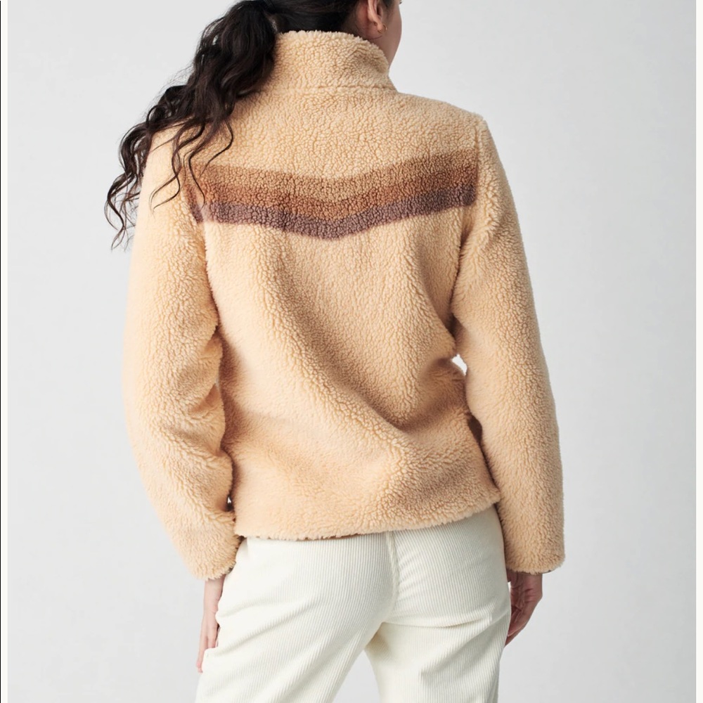 FAHERTY Apres Dream Fleece - Beige Tan Chevron Lined Sherpa - Picture 5 of 5